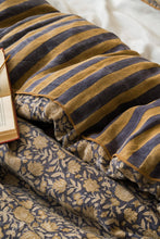 Linen Evadne Duvet Cover: US KING: 102"X90" / 229 x 259 cm / King pillowcases: 20 x 36" / 51 x 91 cm