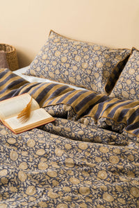 Linen Evadne Duvet Cover: US KING: 102"X90" / 229 x 259 cm / King pillowcases: 20 x 36" / 51 x 91 cm