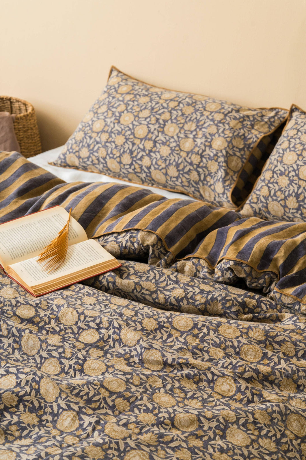 Linen Evadne Duvet Cover: US KING: 102