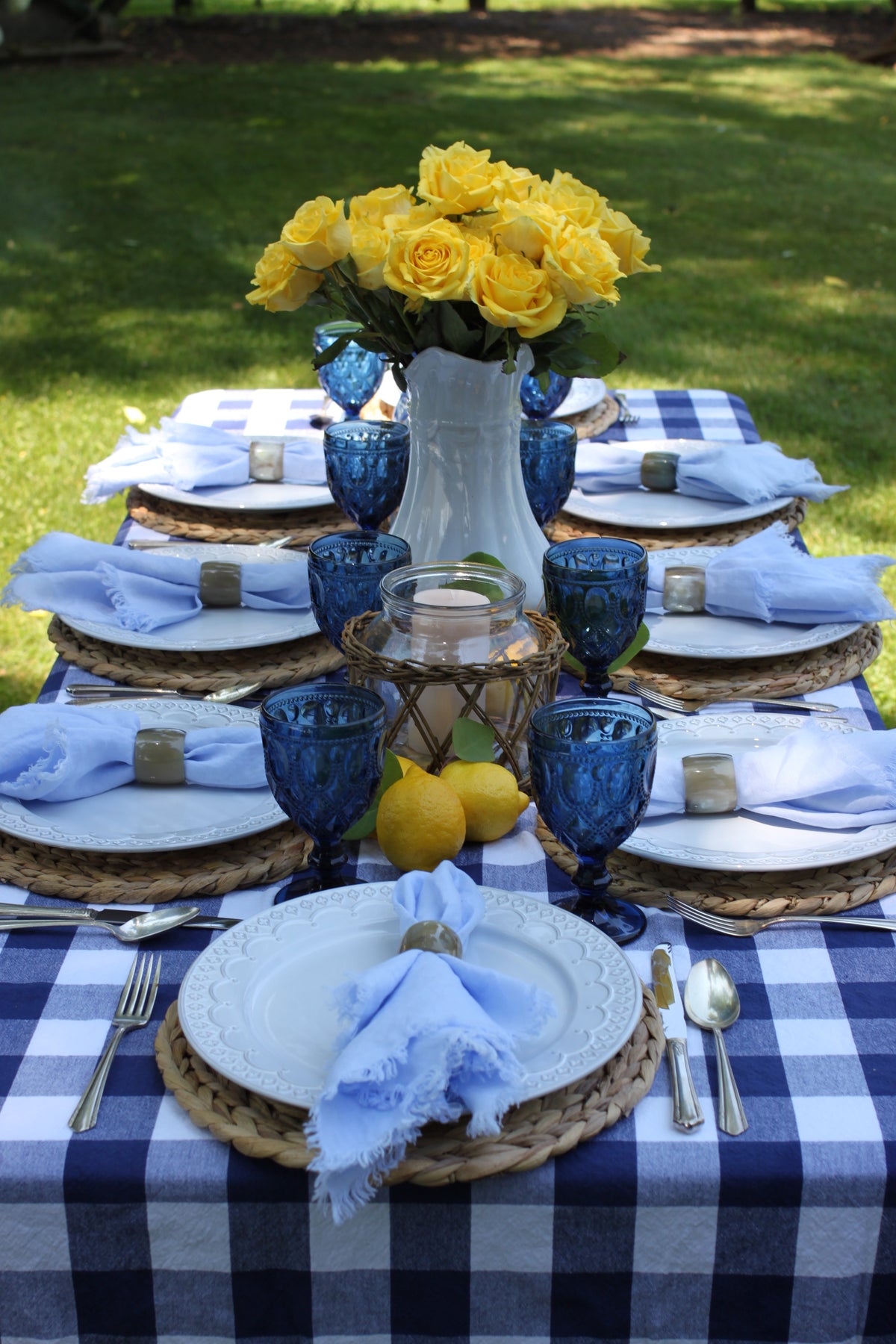 You Blue Me Away Tablescape Kit — White Napkins, Without Vases